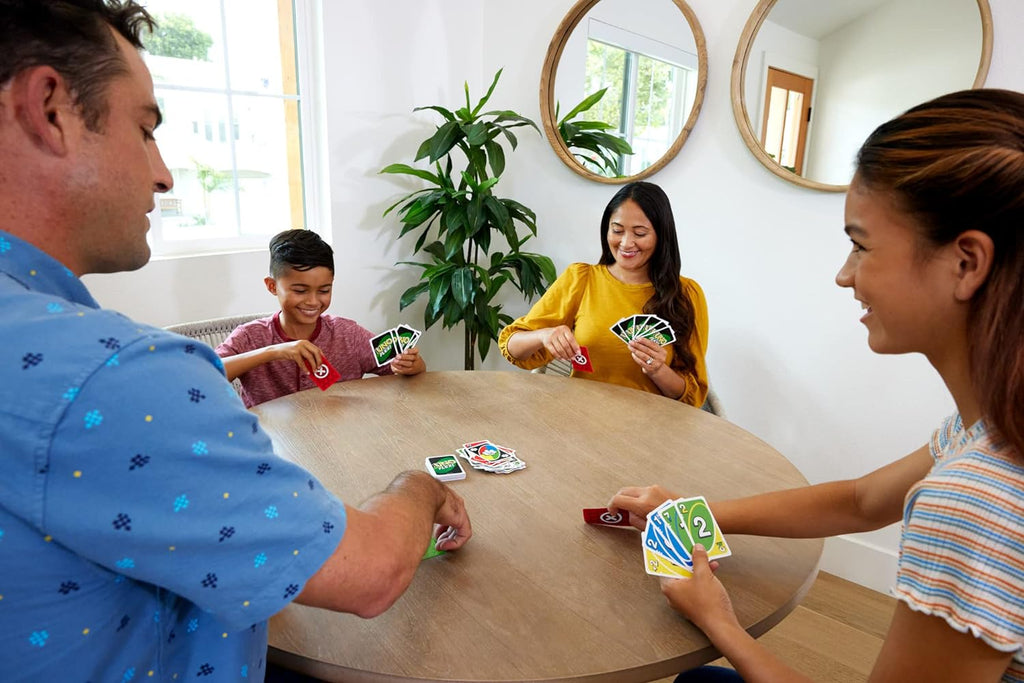 Mattel UNO Flex family gameplay