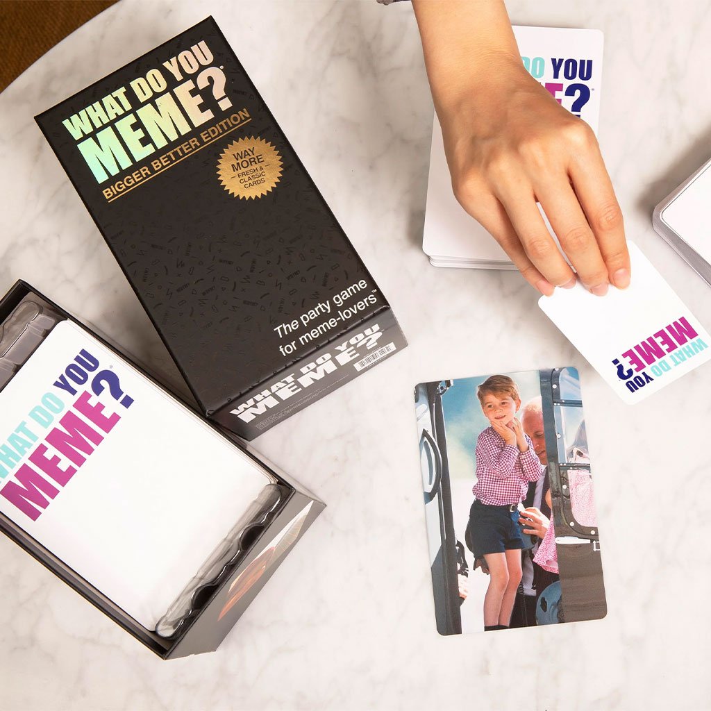 WHAT DO YOU MEME? Überbewertetes Partyspiel – Das Witzige Review-Spiel Für Erwachsene Ab 17 WHAT DO YOU MEME? Überbewertetes Partyspiel – Das Witzige Review-Spiel Für Erwachsene Ab 17