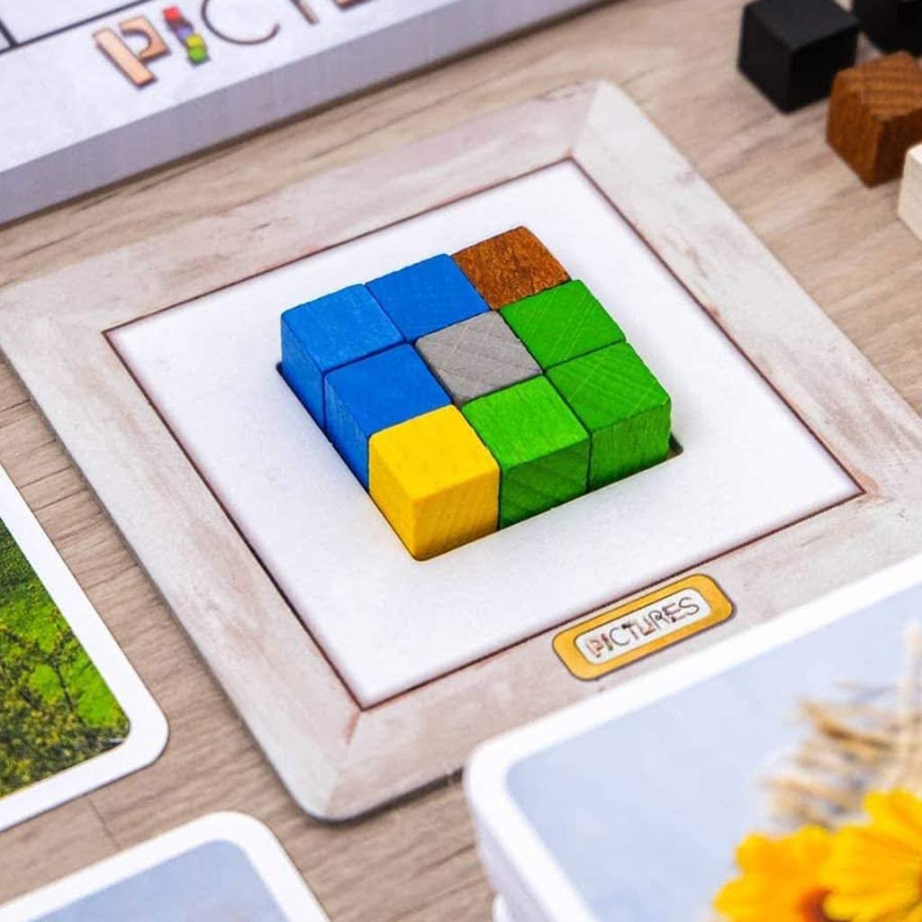 PD Verlag Pictures board game 2020 Spiel des Jahres colourful cubes inside of a frame